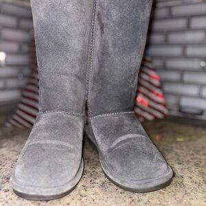 BearPaw Gray Suede Boots Sz 8